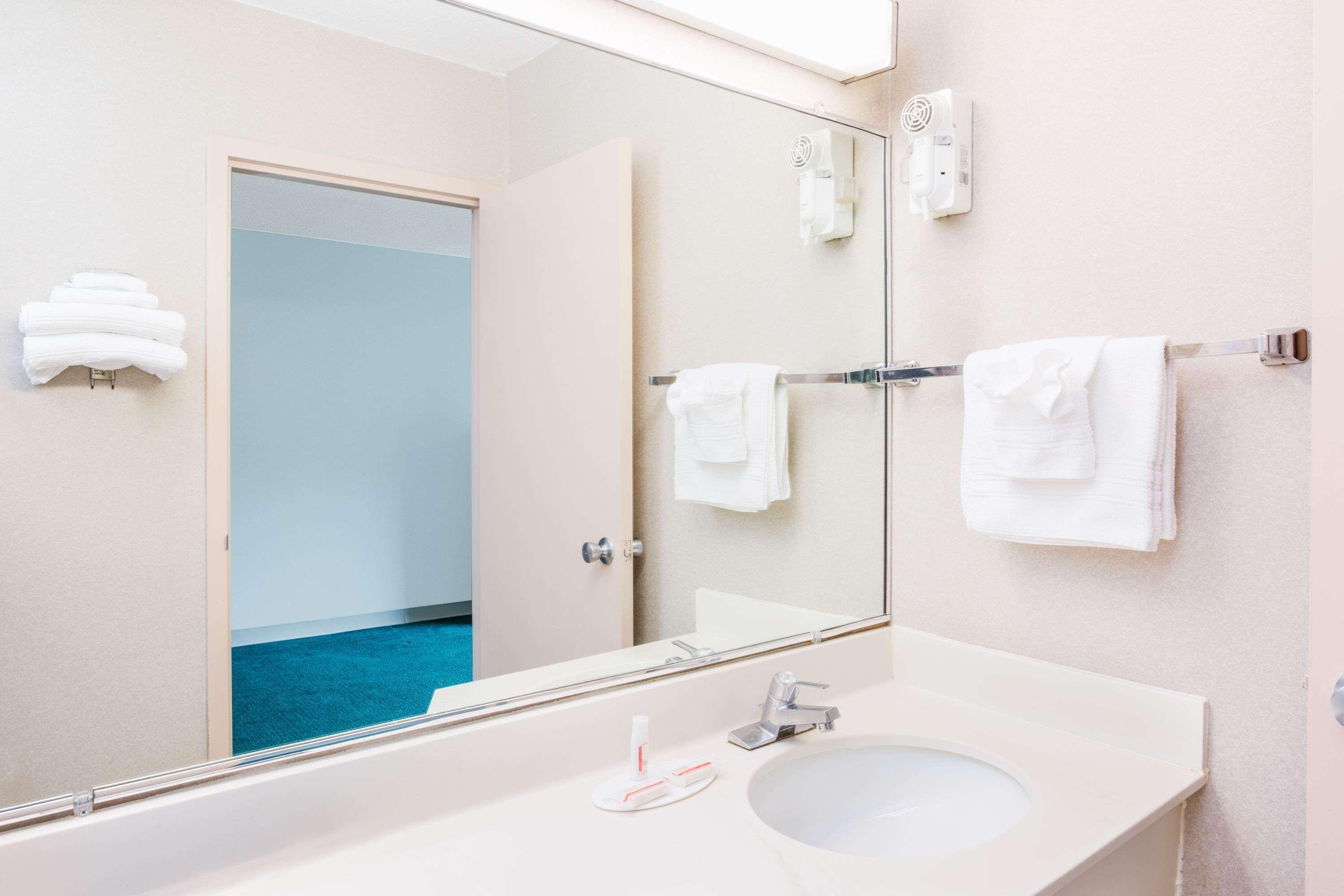 Days Inn By Wyndham Cambridge Ngoại thất bức ảnh