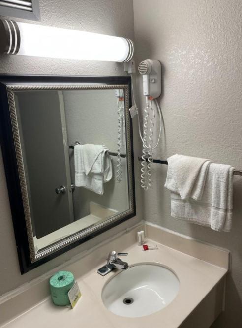 Days Inn By Wyndham Cambridge Ngoại thất bức ảnh