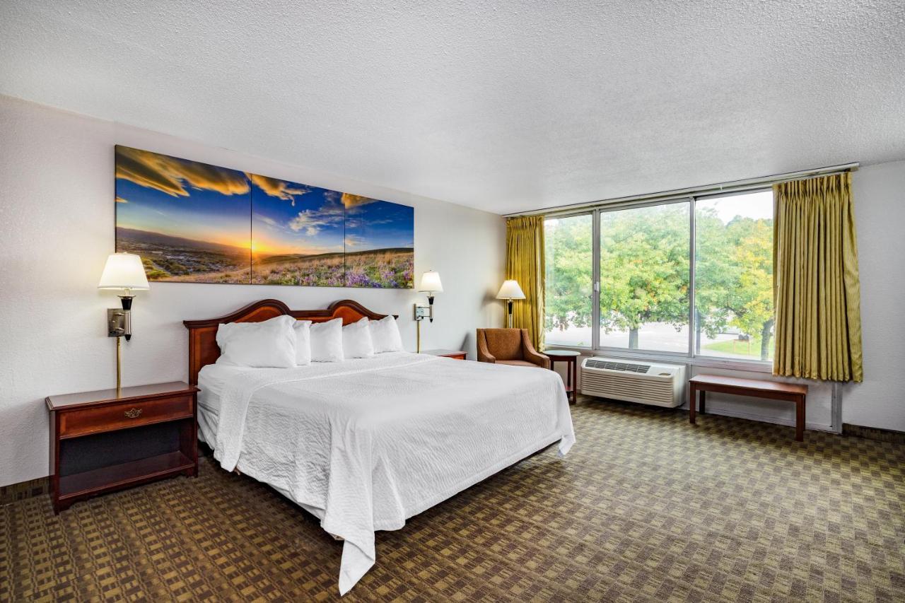 Days Inn By Wyndham Cambridge Ngoại thất bức ảnh