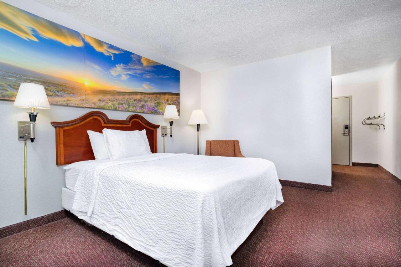Days Inn By Wyndham Cambridge Ngoại thất bức ảnh