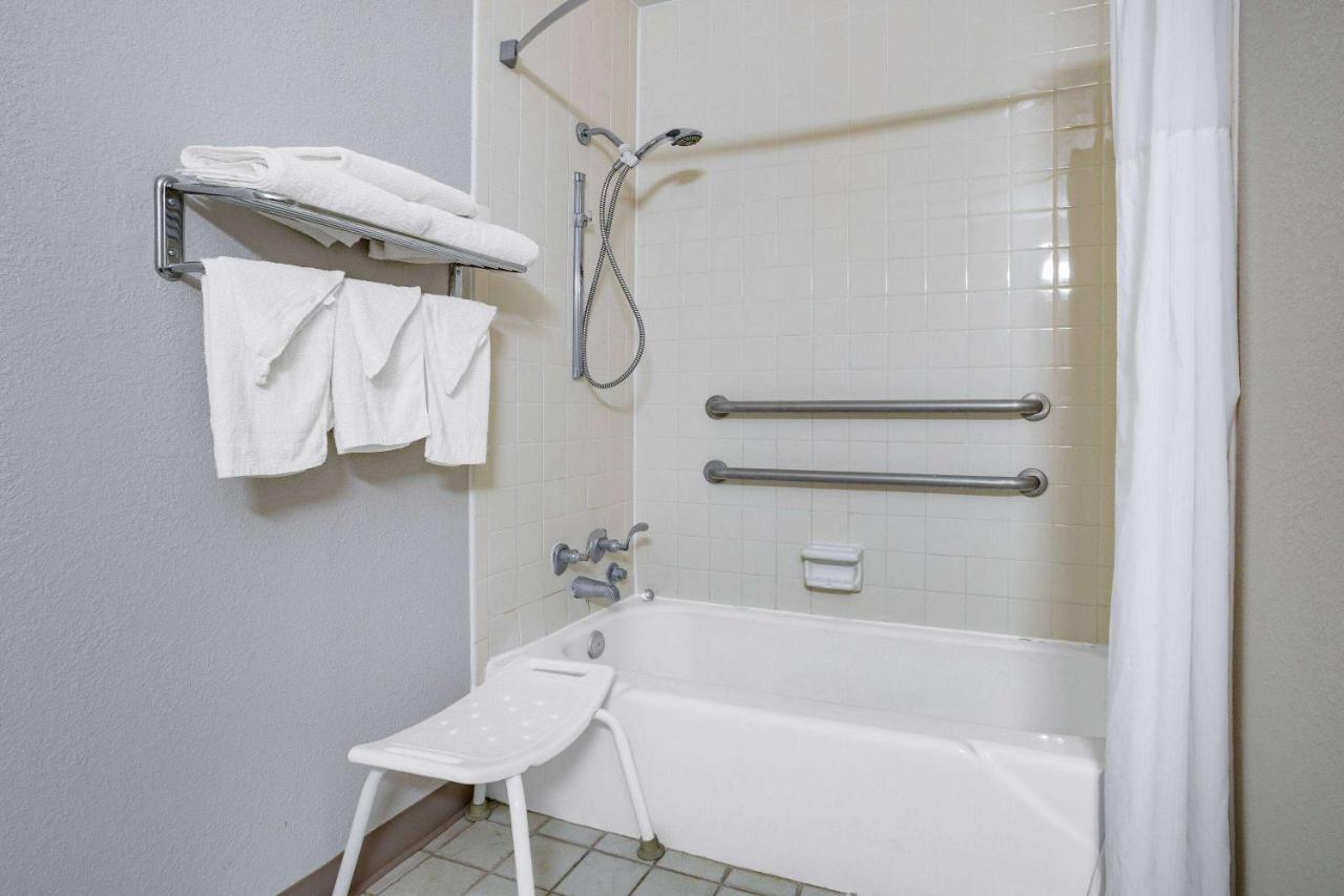 Days Inn By Wyndham Cambridge Ngoại thất bức ảnh