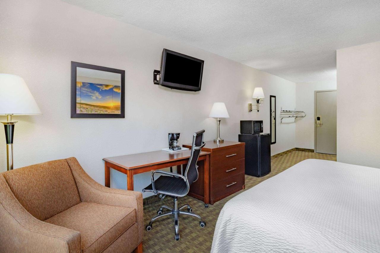 Days Inn By Wyndham Cambridge Ngoại thất bức ảnh